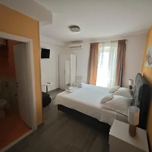 Nirvana & Gostinjska kuća Split